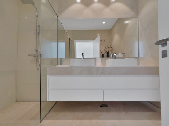 5 Soveroms Villa i Benahavís