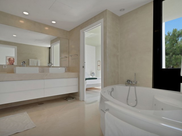 5 Soveroms Villa i Benahavís