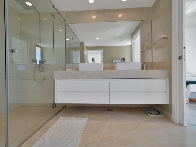 5 Soveroms Villa i Benahavís