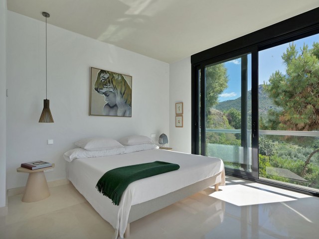5 Soveroms Villa i Benahavís
