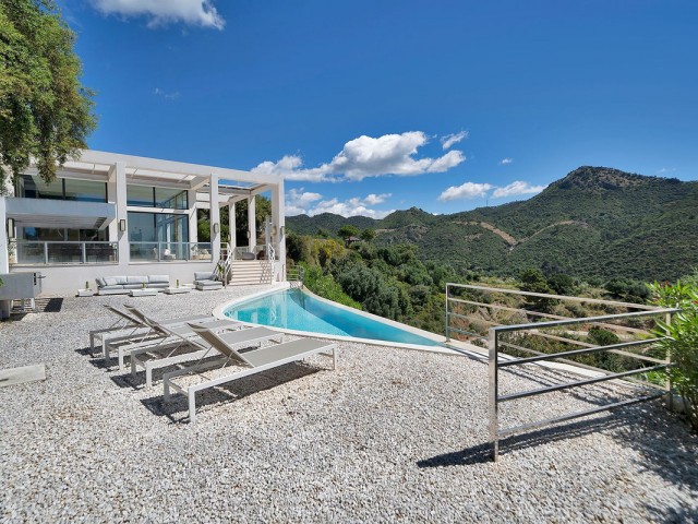 5 Soveroms Villa i Benahavís
