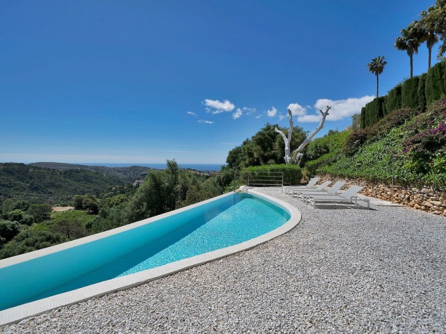 5 Bedrooms Villa in Benahavís