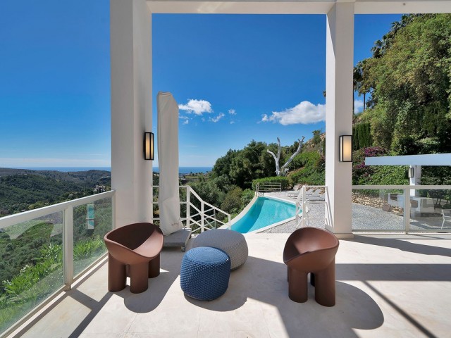 5 Bedrooms Villa in Benahavís