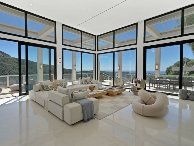 5 Bedrooms Villa in Benahavís