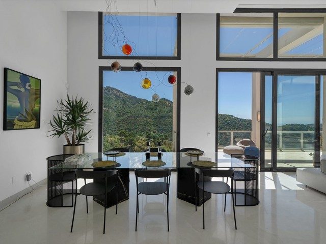 5 Bedrooms Villa in Benahavís