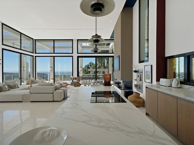 5 Bedrooms Villa in Benahavís