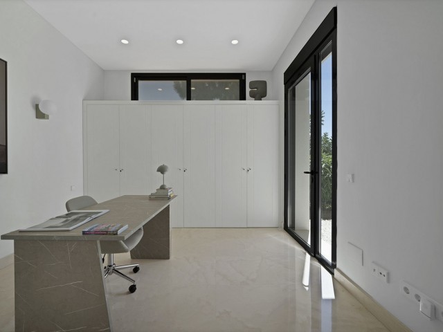5 Bedrooms Villa in Benahavís
