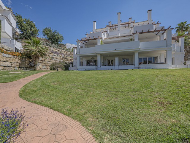 Penthouse avec 2 Chambres  à Nueva Andalucía