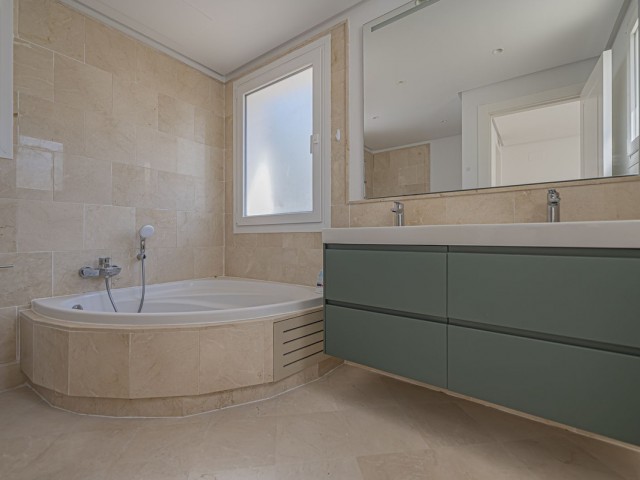 Penthouse avec 2 Chambres  à Nueva Andalucía