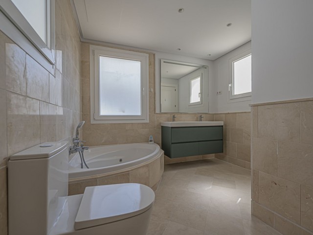 Penthouse avec 2 Chambres  à Nueva Andalucía