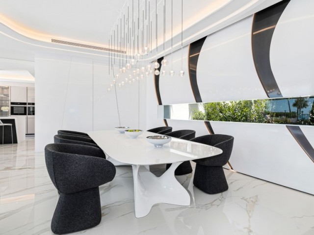 6 Bedrooms Villa in Marbella