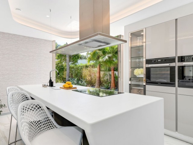 6 Bedrooms Villa in Marbella