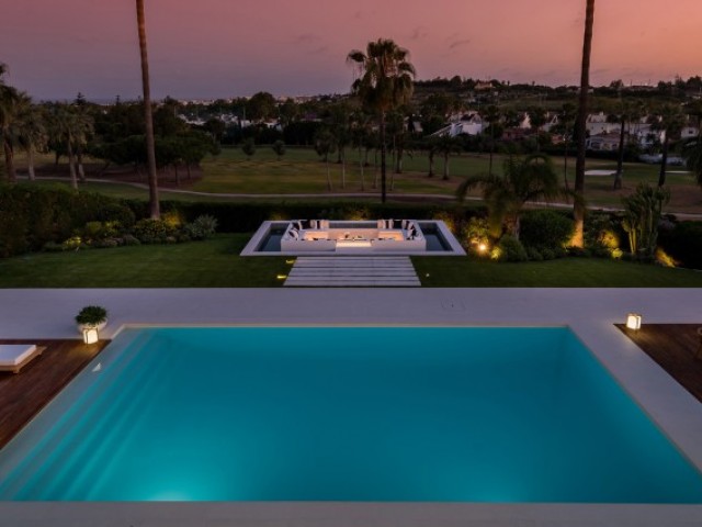 Villa avec 7 Chambres  à Nueva Andalucía