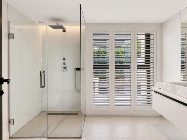 Villa avec 7 Chambres  à Nueva Andalucía