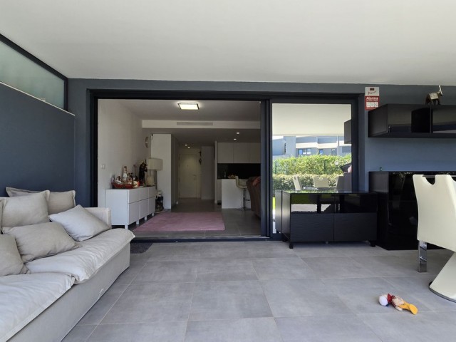 Apartamento con 3 Dormitorios  en New Golden Mile