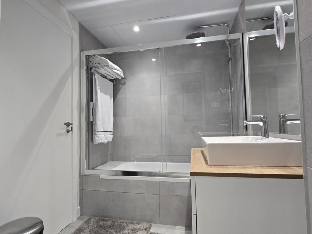 Apartamento con 3 Dormitorios  en New Golden Mile