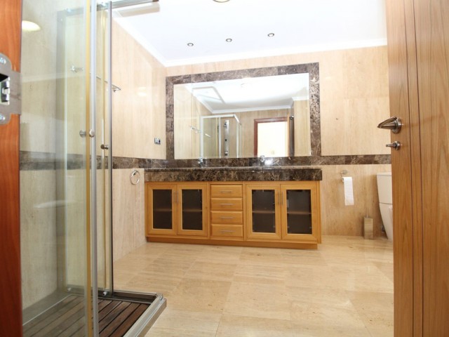 Penthouse in Puerto Banús