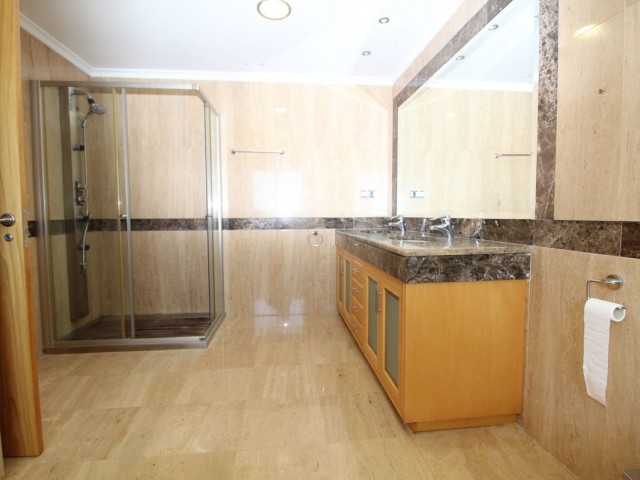 Penthouse in Puerto Banús