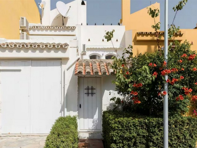 5 Slaapkamer Rijtjeshuis in Nueva Andalucía