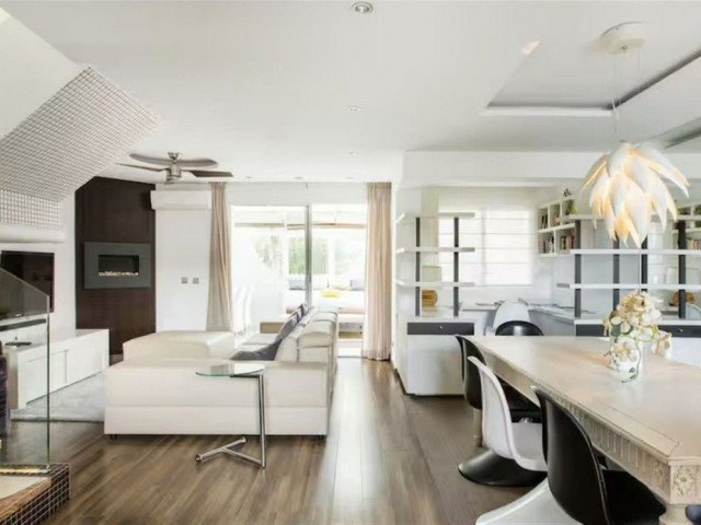 5 Slaapkamer Rijtjeshuis in Nueva Andalucía