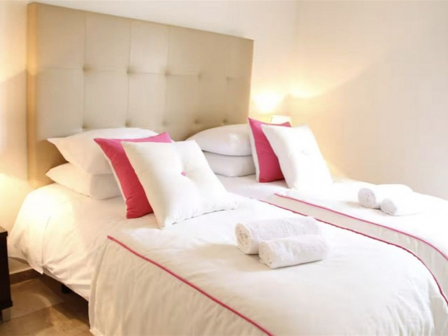 5 Slaapkamer Rijtjeshuis in Nueva Andalucía