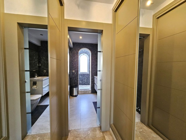 5 Slaapkamer Rijtjeshuis in Nueva Andalucía