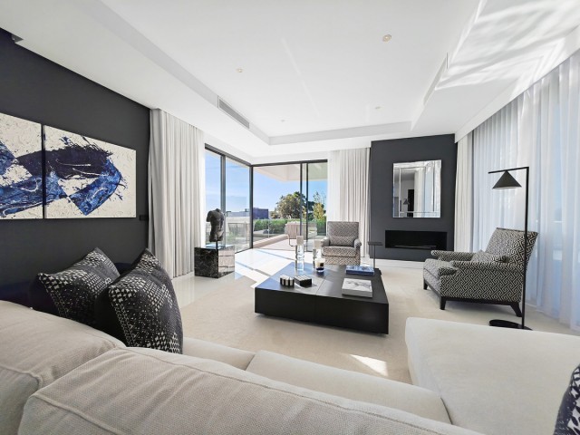 5 Bedrooms Villa in Benahavís