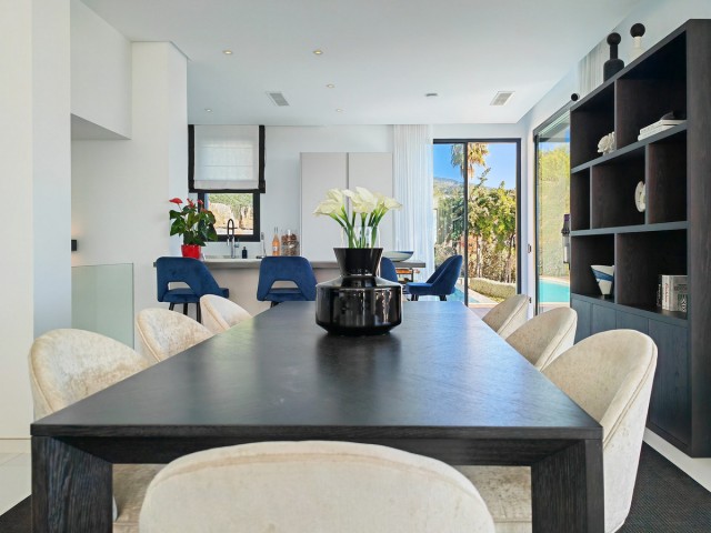 5 Bedrooms Villa in Benahavís