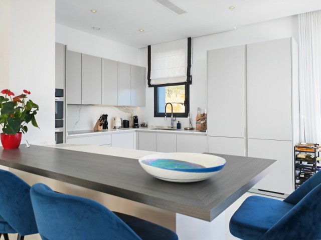 5 Bedrooms Villa in Benahavís