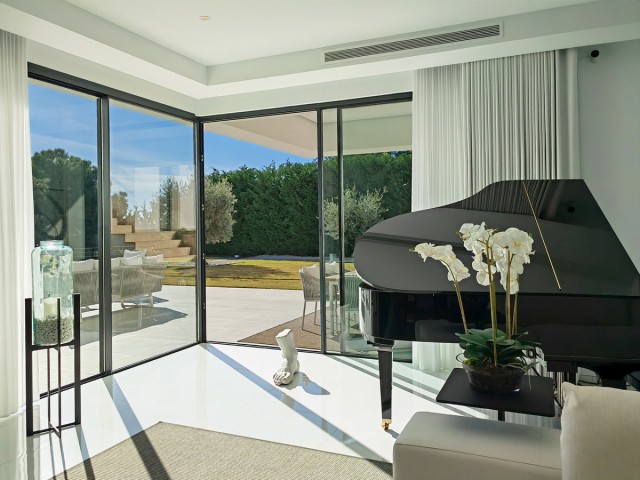 5 Bedrooms Villa in Benahavís