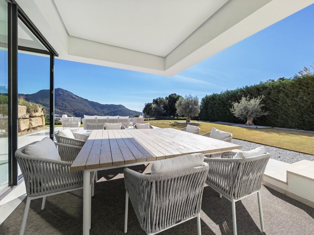 5 Bedrooms Villa in Benahavís