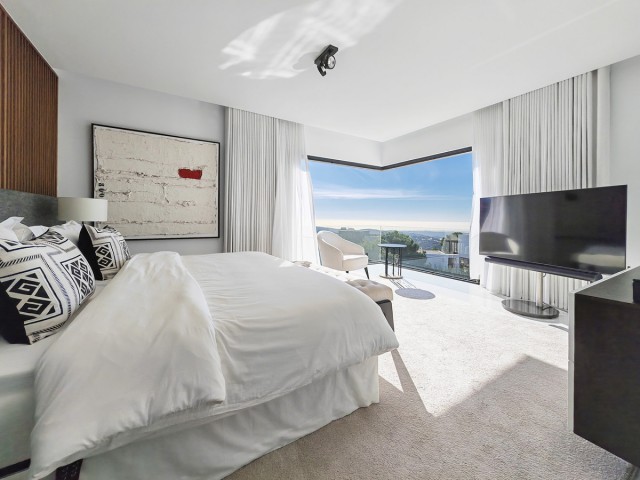 5 Bedrooms Villa in Benahavís