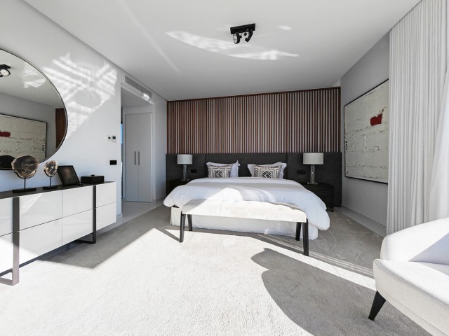 5 Bedrooms Villa in Benahavís