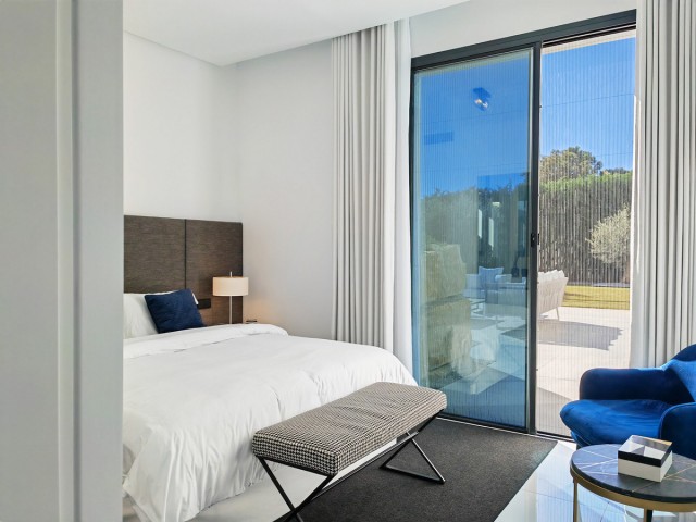 5 Bedrooms Villa in Benahavís