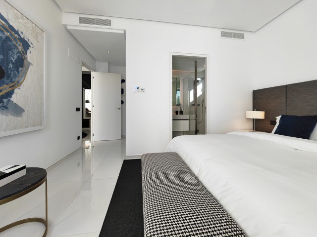 5 Bedrooms Villa in Benahavís