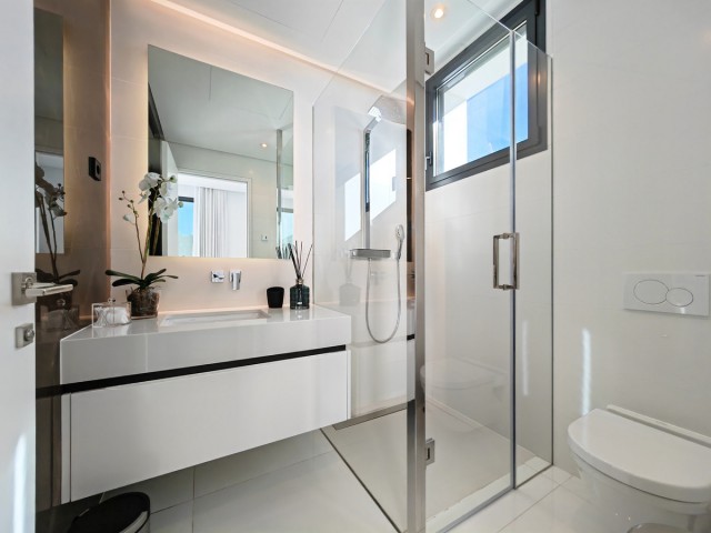 5 Bedrooms Villa in Benahavís