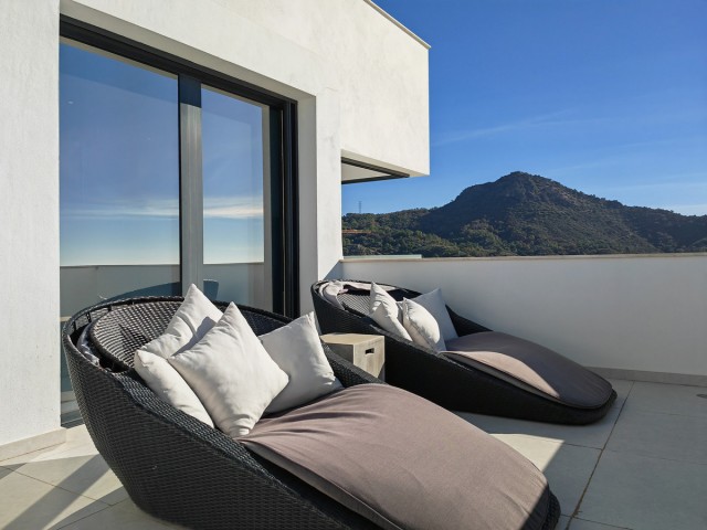 5 Bedrooms Villa in Benahavís