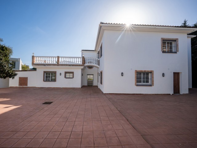 4 Schlafzimmer Villa in Nueva Andalucía