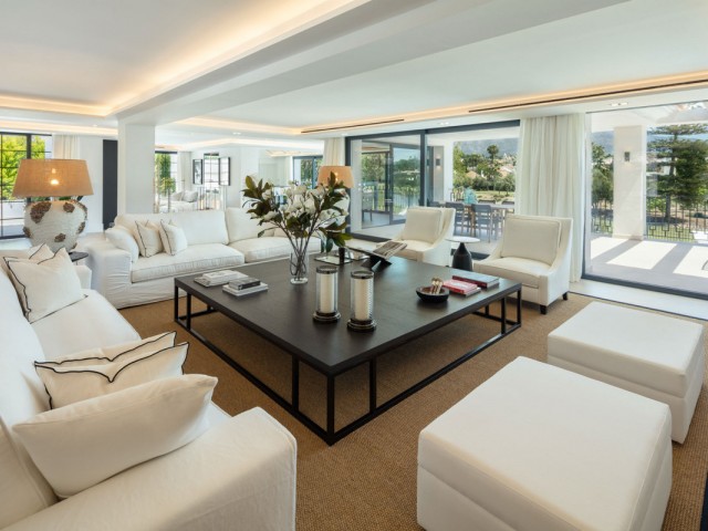 5 Bedrooms Villa in Nueva Andalucía