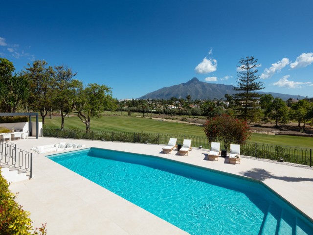5 Bedrooms Villa in Nueva Andalucía