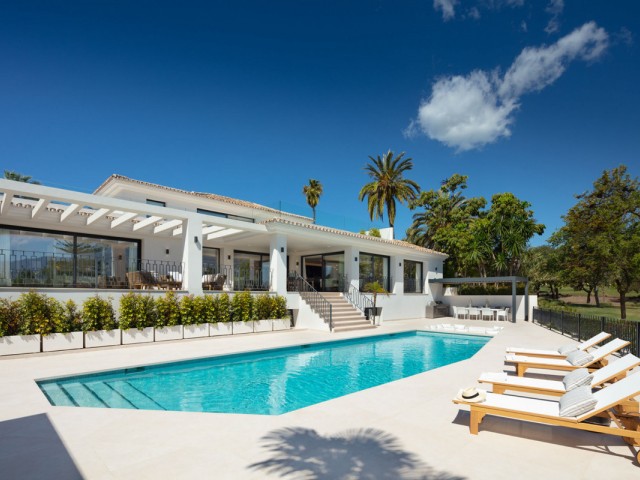 5 Bedrooms Villa in Nueva Andalucía
