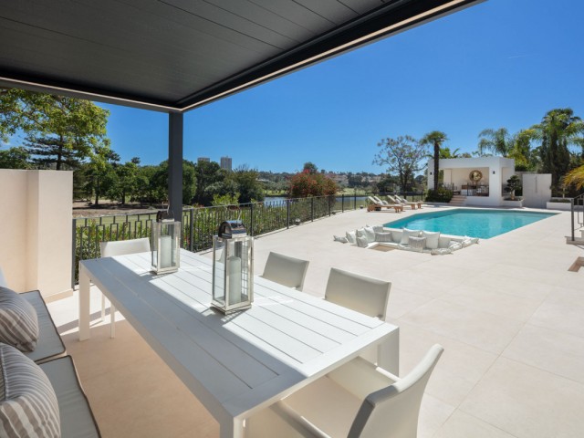 5 Bedrooms Villa in Nueva Andalucía