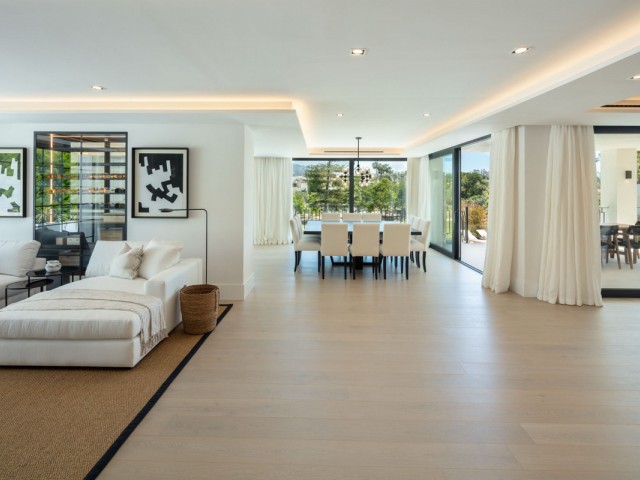 5 Bedrooms Villa in Nueva Andalucía