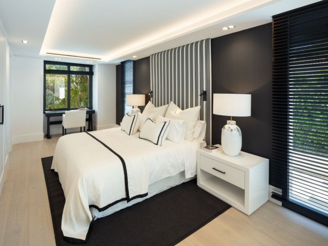 5 Bedrooms Villa in Nueva Andalucía