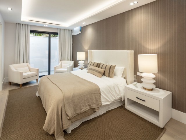 5 Bedrooms Villa in Nueva Andalucía