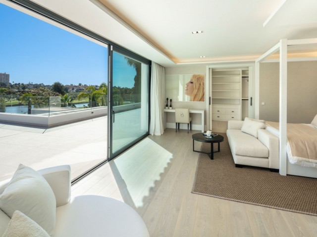 5 Bedrooms Villa in Nueva Andalucía