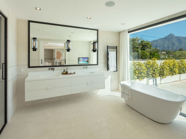 5 Schlafzimmer Villa in Nueva Andalucía