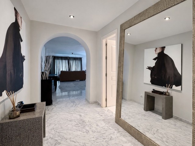Apartamento con 3 Dormitorios  en Puerto Banús