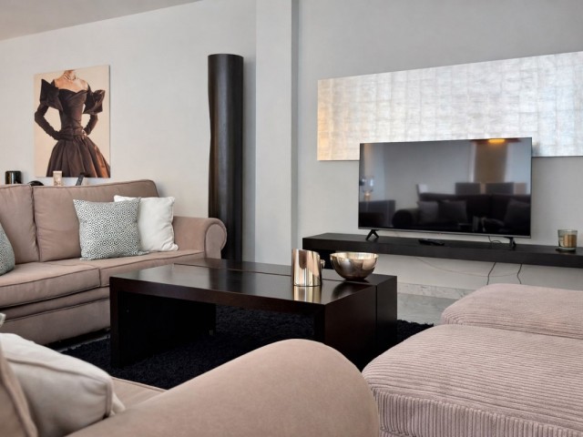 Apartamento con 3 Dormitorios  en Puerto Banús