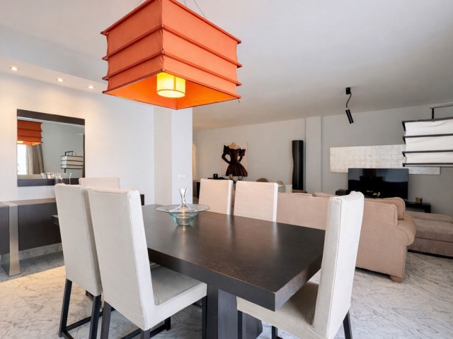 Apartamento con 3 Dormitorios  en Puerto Banús